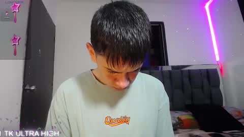 Snapshot of twink_daren chatting on March 2025 05:57:02 PM Mr Daren online show from March 2025 05:57:02 PM