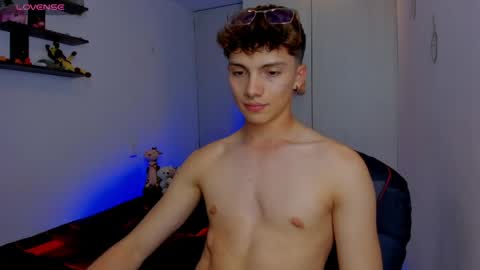 Snapshot of twink_dream__ chatting on May 2026 03:03:02 AM jhony online show from May 2026 03:03:02 AM