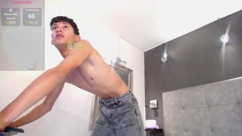 Snapshot of twinkie_alex18 chatting on February 2025 12:13:01 AM T W I N K I E A L E X online show from February 2025 12:13:01 AM