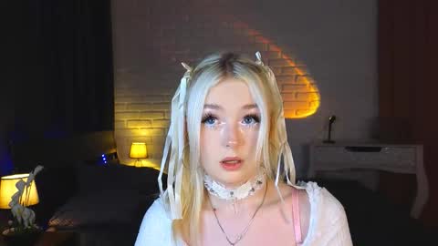 twinklefluff online show from September 2025 02:06:01 PM