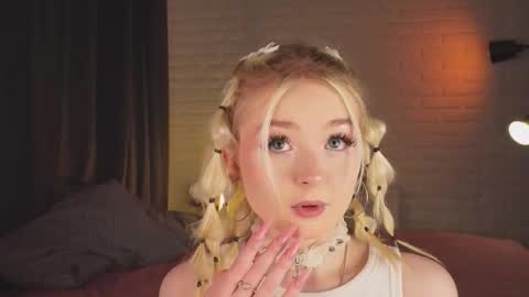 twinklefluff online show from October 2025 03:57:02 PM