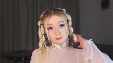 twinklefluff online show from November 2025 04:40:02 PM