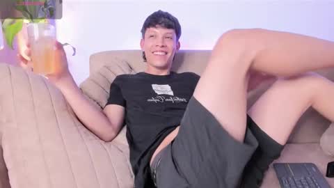 Snapshot of twinksboys_23 chatting on October 2025 09:01:01 PM twinksboys_23 online show from October 2025 09:01:01 PM