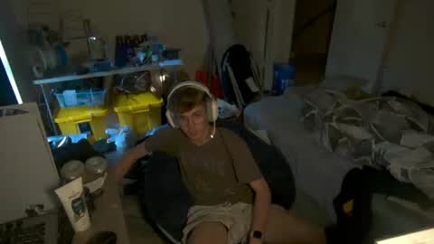 Snapshot of twinktools chatting on September 2025 07:19:02 PM shytwink online show from September 2025 07:19:02 PM