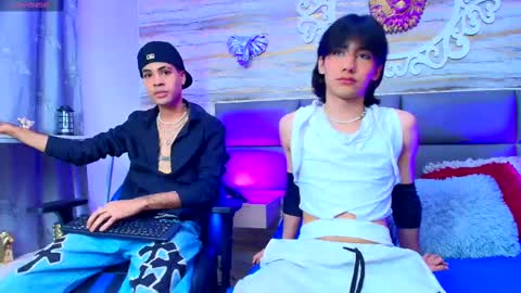 twinslovers_ online show from September 2025 07:47:01 PM