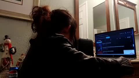 Snapshot of twistedlilpunk chatting on December 2024 09:09:02 AM twistedlilpunk online show from December 2024 09:09:02 AM