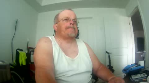 Snapshot of two_wheels_two_balls chatting on May 2026 02:25:01 PM two_wheels_two_balls online show from May 2026 02:25:01 PM