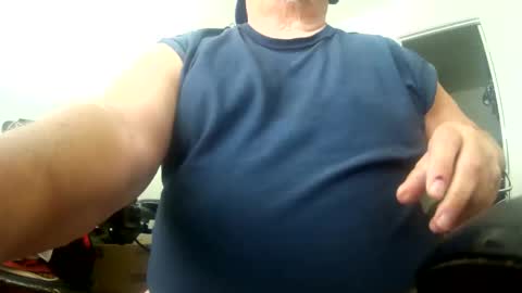 Snapshot of two_wheels_two_balls chatting on May 2026 07:00:02 PM two_wheels_two_balls online show from May 2026 07:00:02 PM