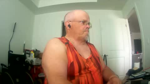 Snapshot of two_wheels_two_balls chatting on May 2026 06:28:02 PM two_wheels_two_balls online show from May 2026 06:28:02 PM