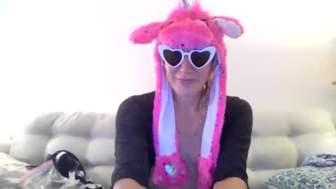 twoboobsonepenis online show from May 2026 02:41:02 AM