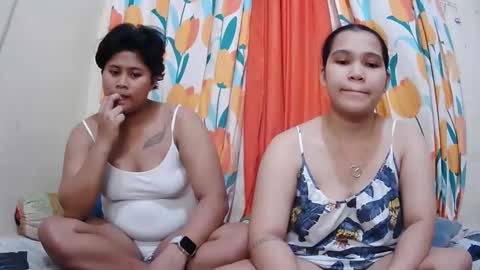 Snapshot of twowetcuties chatting on February 2025 09:00:02 AM Lyn and lea online show from February 2025 09:00:02 AM