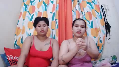 Snapshot of twowetcuties chatting on February 2025 08:59:02 AM Lyn and lea online show from February 2025 08:59:02 AM