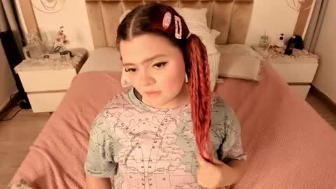 Twiggy online show from March 2025 12:26:02 AM