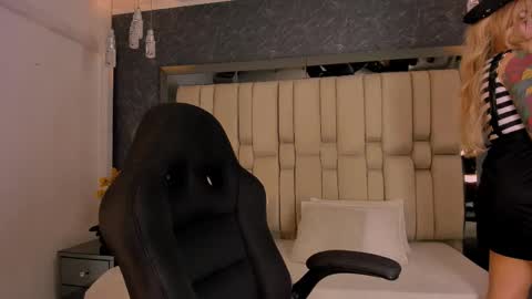  TYLA  online show from October 2025 03:40:02 AM