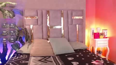 tyla_ks online show from September 2025 08:32:02 PM