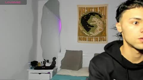 tyler_axel online show from April 2026 01:33:01 AM