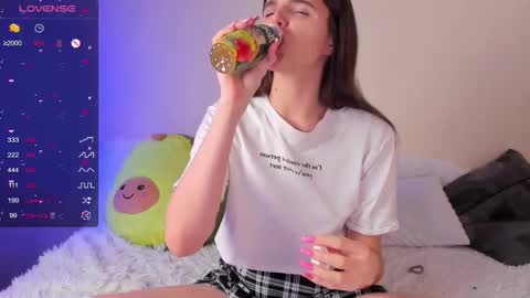 Ema online show from November 2025 07:35:02 PM