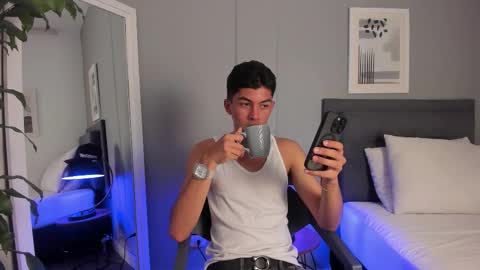 Snapshot of tyler_fox_ chatting on October 2025 08:41:01 PM Tyler Fox online show from October 2025 08:41:01 PM