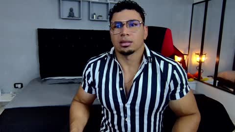 tyler_hank1 online show from January 2025 01:21:02 PM