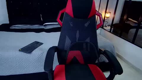 tyler_hank1 online show from March 2025 03:24:01 PM