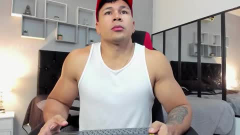 tyler_hank1 online show from December 2025 08:48:01 PM