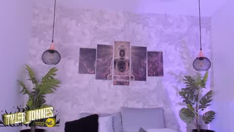 Snapshot of tyler_jonnes chatting on December 2024 08:08:02 AM Tyler online show from December 2024 08:08:02 AM