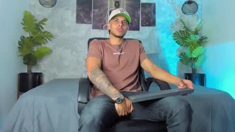 Snapshot of tyler_jonnes chatting on December 2024 05:51:02 PM Tyler online show from December 2024 05:51:02 PM