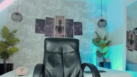 Snapshot of tyler_jonnes chatting on February 2025 02:37:01 PM Tyler online show from February 2025 02:37:01 PM