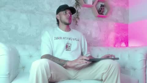 Snapshot of tyler_jonnes chatting on March 2025 04:10:01 AM Tyler online show from March 2025 04:10:01 AM