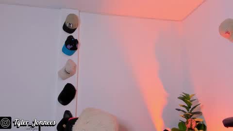 Snapshot of tyler_jonnes chatting on October 2025 10:08:02 PM Tyler online show from October 2025 10:08:02 PM