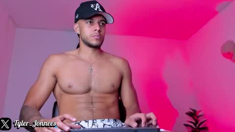 Snapshot of tyler_jonnes chatting on October 2025 01:52:02 AM Tyler online show from October 2025 01:52:02 AM