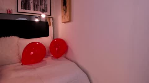       online show from February 2025 03:04:01 AM