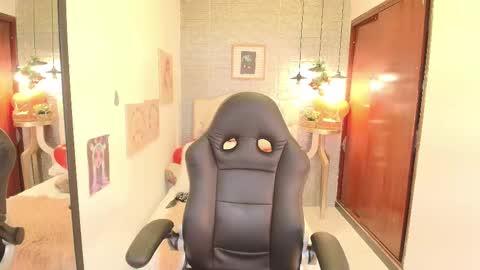       online show from February 2025 03:15:02 AM