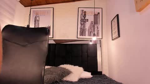       online show from October 2025 03:09:02 AM