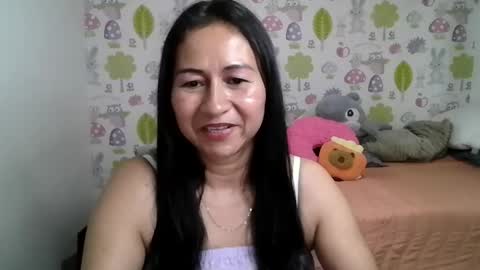 Snapshot of tyna_b chatting on April 2026 11:24:02 PM Tyna online show from April 2026 11:24:02 PM