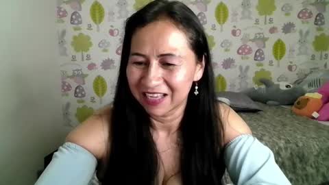 Snapshot of tyna_b chatting on April 2026 02:27:02 AM Tyna online show from April 2026 02:27:02 AM