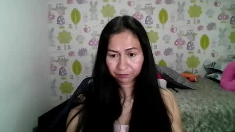 Snapshot of tyna_b chatting on April 2026 05:30:01 PM Tyna online show from April 2026 05:30:01 PM