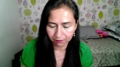 Snapshot of tyna_b chatting on April 2026 05:36:02 AM Tyna online show from April 2026 05:36:02 AM
