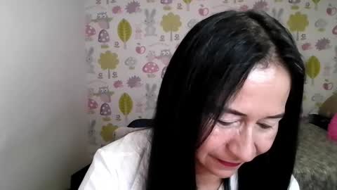 Snapshot of tyna_b chatting on April 2026 06:03:02 PM Tyna online show from April 2026 06:03:02 PM
