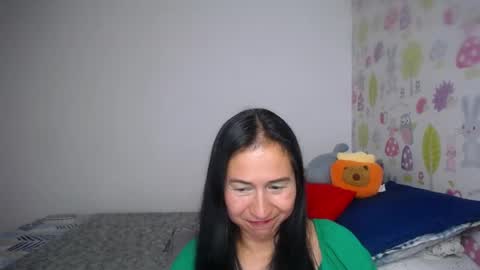 Snapshot of tyna_b chatting on May 2026 07:44:01 PM Tyna online show from May 2026 07:44:01 PM