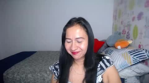 Snapshot of tyna_b chatting on May 2026 09:49:02 AM Tyna online show from May 2026 09:49:02 AM