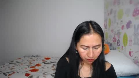Snapshot of tyna_b chatting on May 2026 04:13:01 PM Tyna online show from May 2026 04:13:01 PM