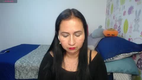 Snapshot of tyna_b chatting on June 2026 12:59:01 AM Tyna online show from June 2026 12:59:01 AM