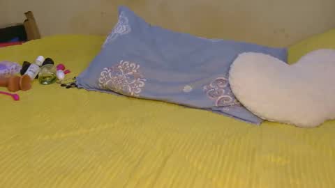 tynniee online show from February 2026 12:04:01 AM