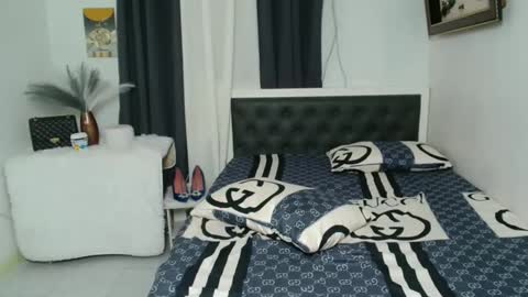 tyrahwang online show from January 2025 11:22:01 AM