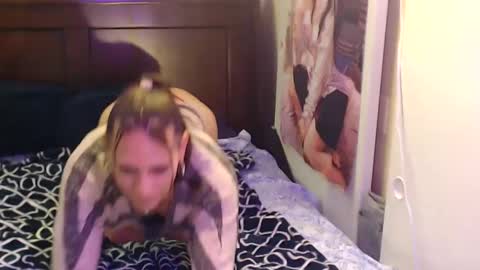 Azelia B online show from October 2025 12:19:02 AM