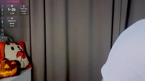 Snapshot of udeleclive chatting on November 2025 03:24:01 PM Polly online show from November 2025 03:24:01 PM