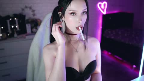 Izzy    online show from March 2025 06:56:01 PM