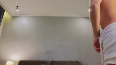 Naomi online show from October 2025 02:04:01 PM