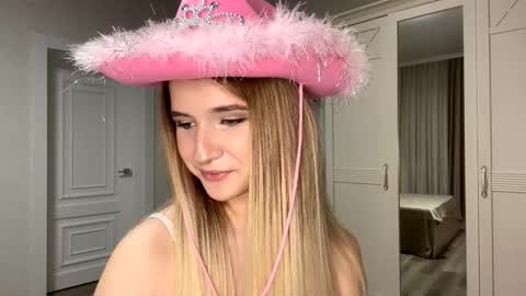 Vikki online show from December 2025 05:53:02 PM